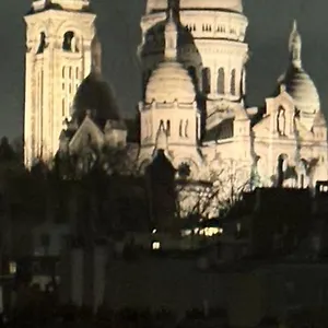Avec Vue Sur Sacre-coeur , Paris France