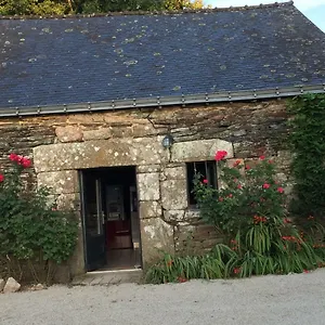 5 Place Saint-antoine , Plumelec France